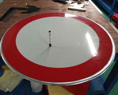 道路標(biāo)識(shí)牌